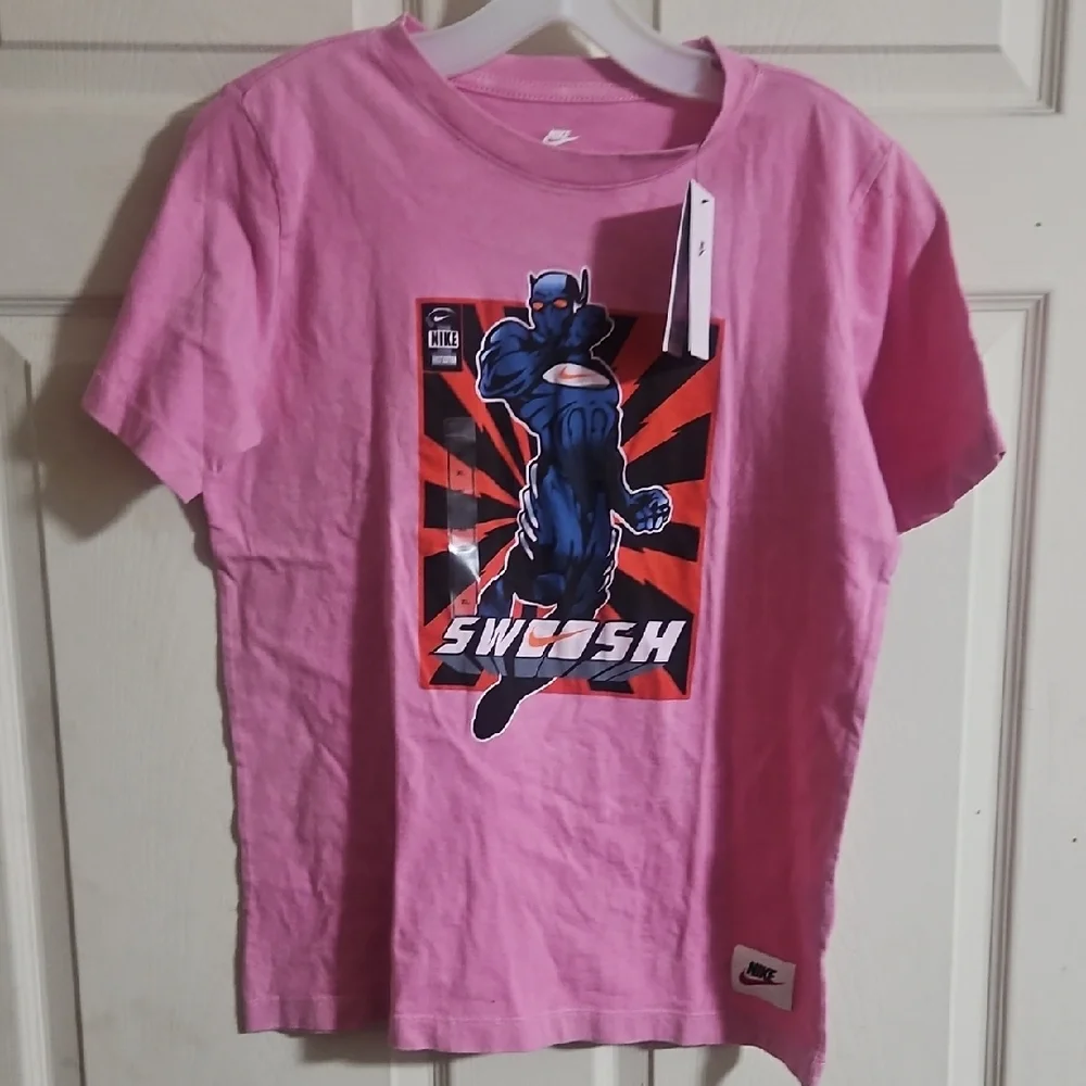 Nike Kids’ Sportswear Hero Graphic T-Shirt: PINK: NEW WITH TAGS: SIZE XL